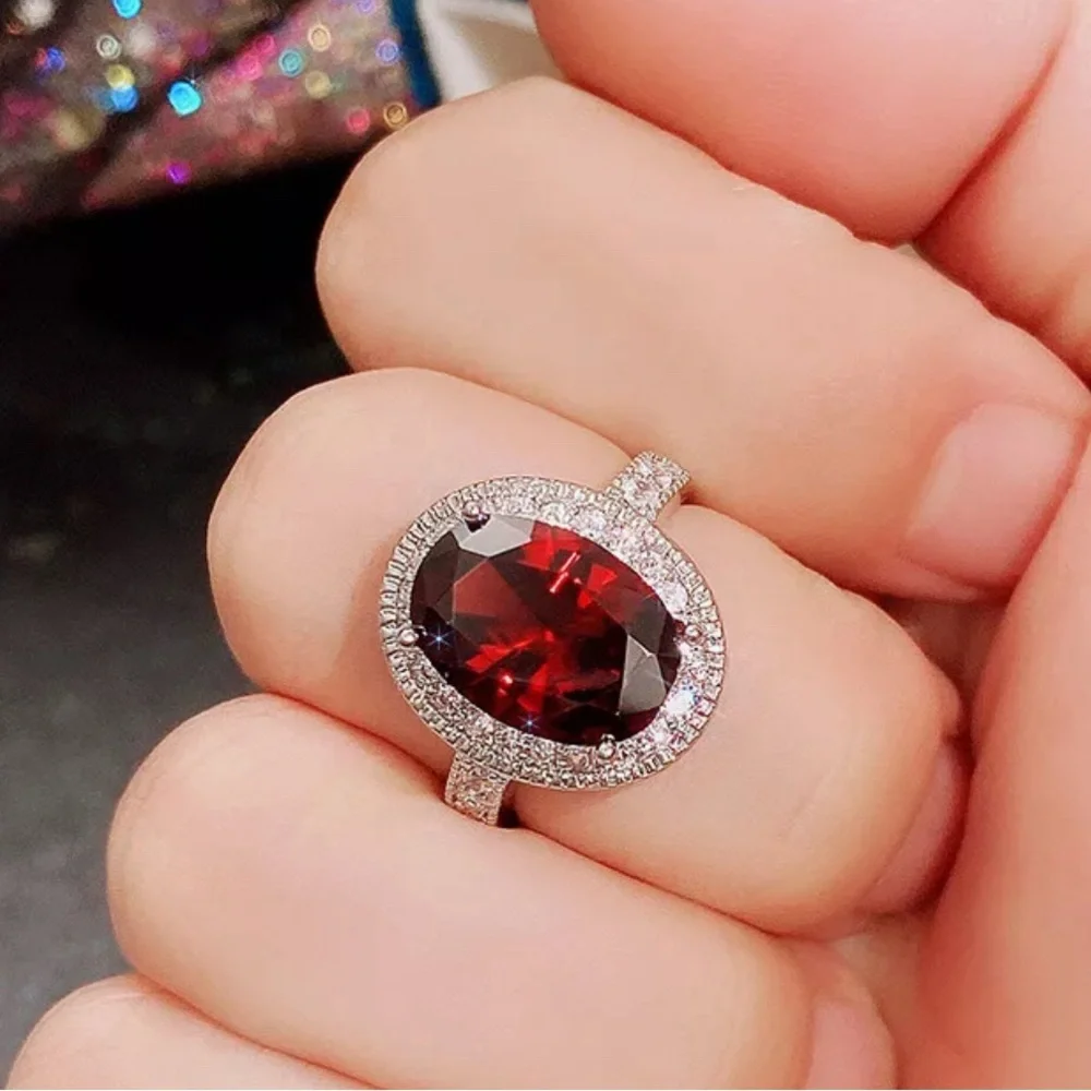 Ruby round cut ring